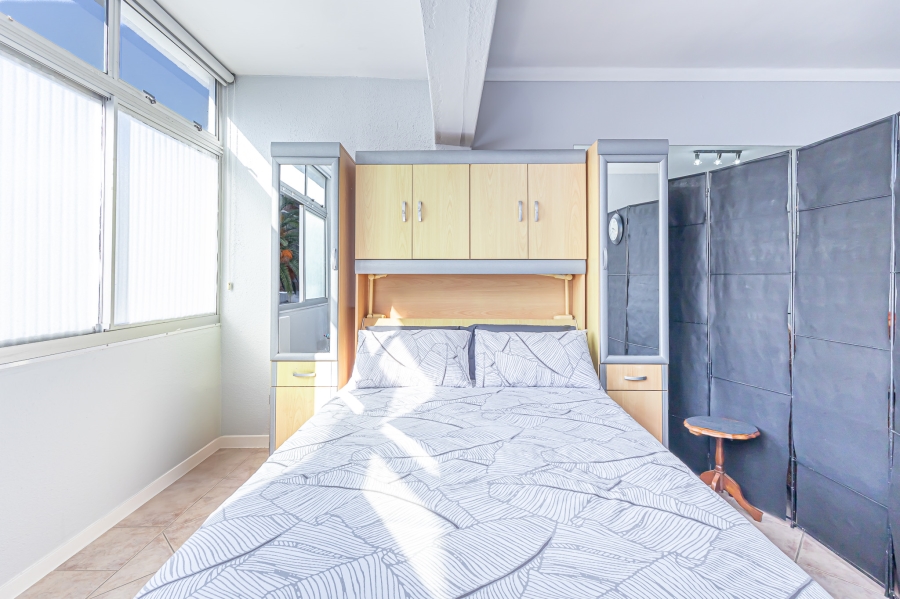 1 Bedroom Property for Sale in Sea Point Western Cape